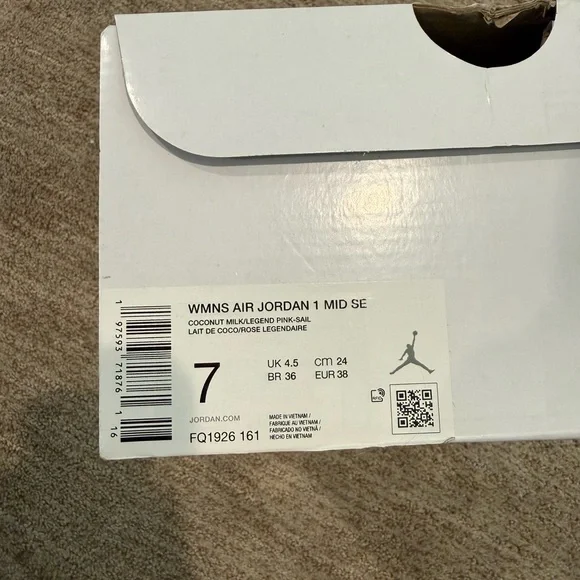 WMNS AIR JORDAN 1 MID SE - Size 7 - UK 4.5 - Picture 11 of 11